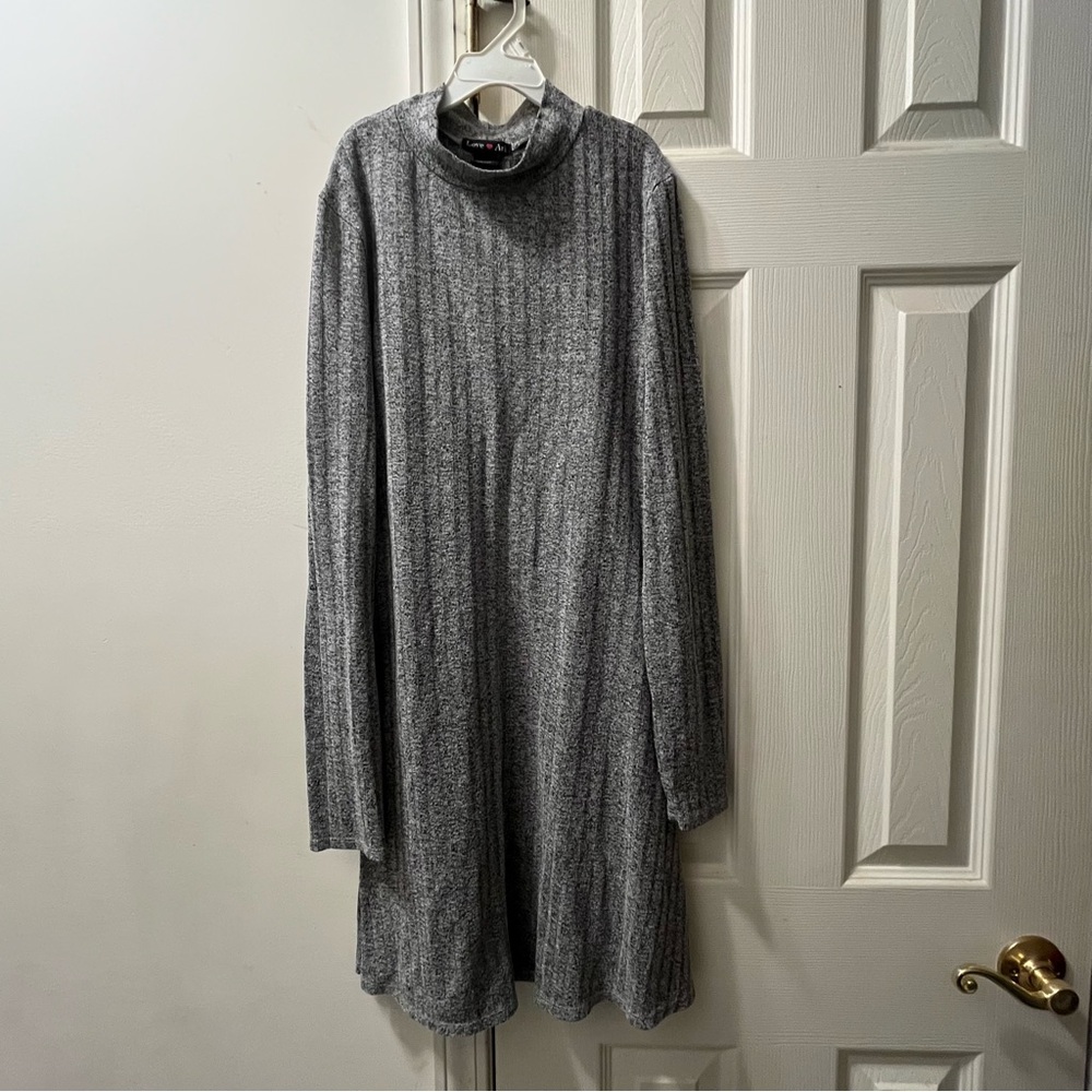 Love Ari dress size M color gray